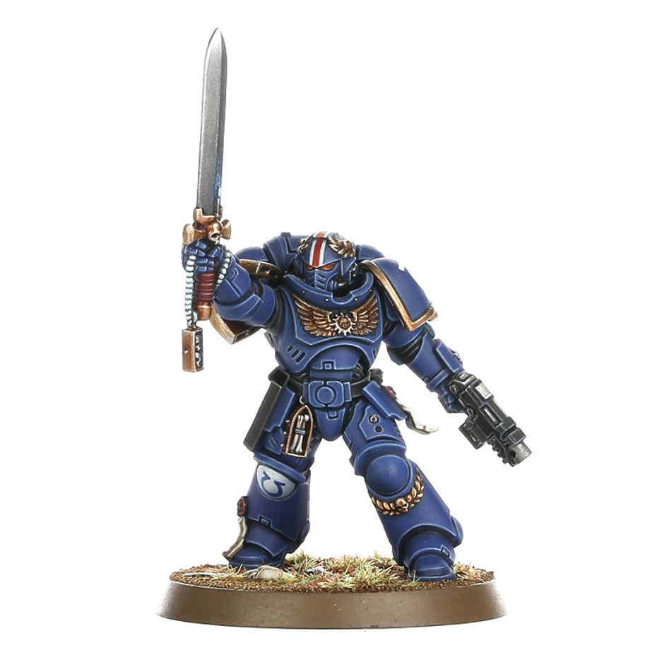 Space Marines: Primaris Lieutenant with Power Sword
